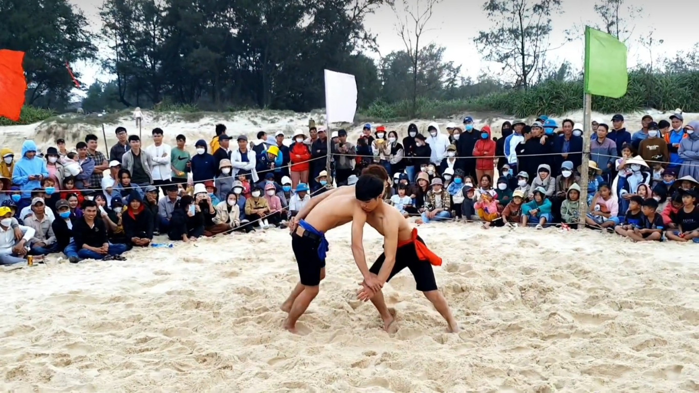 Thi đấu vật ở l&agrave;ng Trung An ng&agrave;y xu&acirc;n - Ảnh: Văn Ba